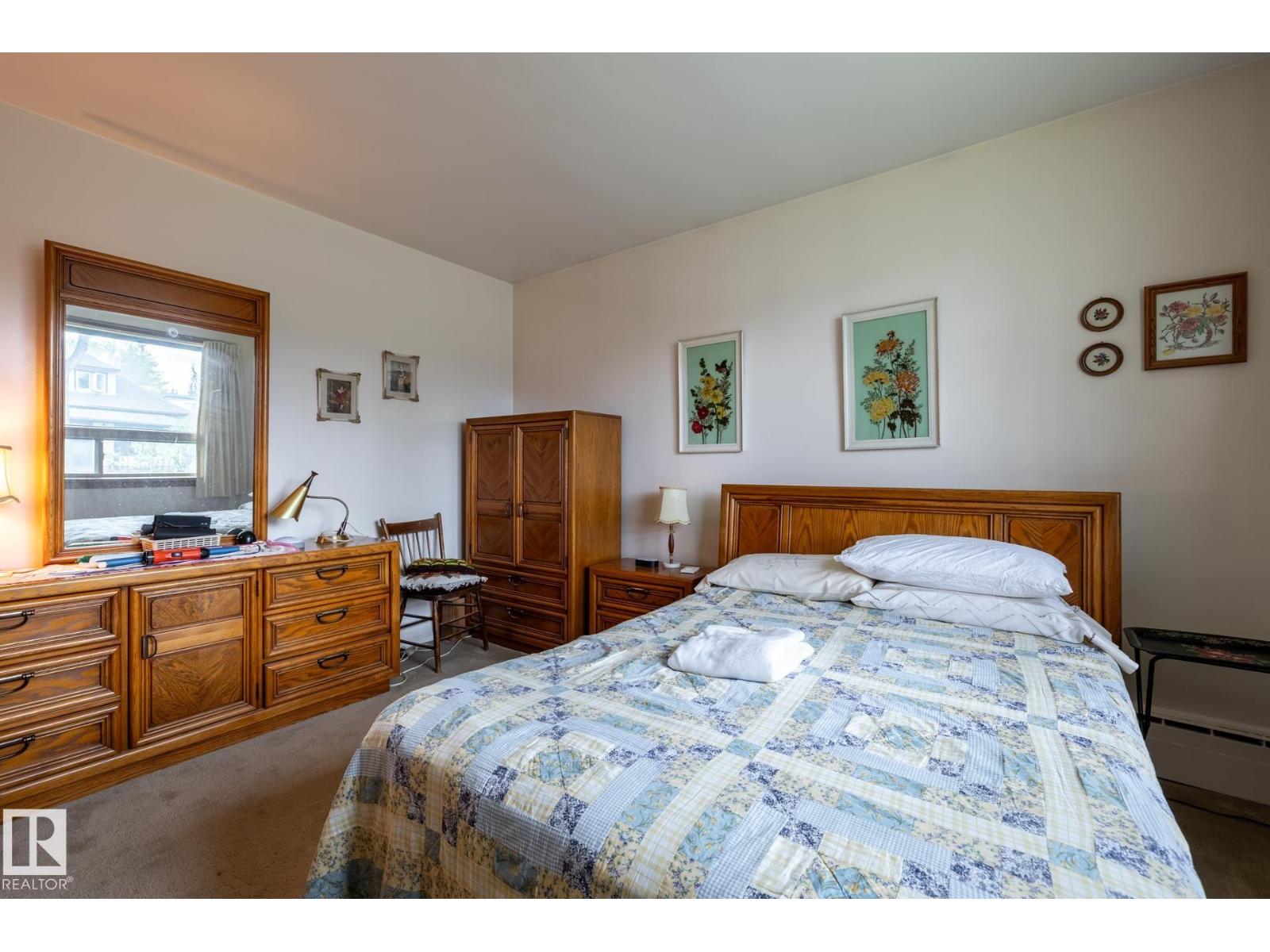 9839 81 AV NW - 12