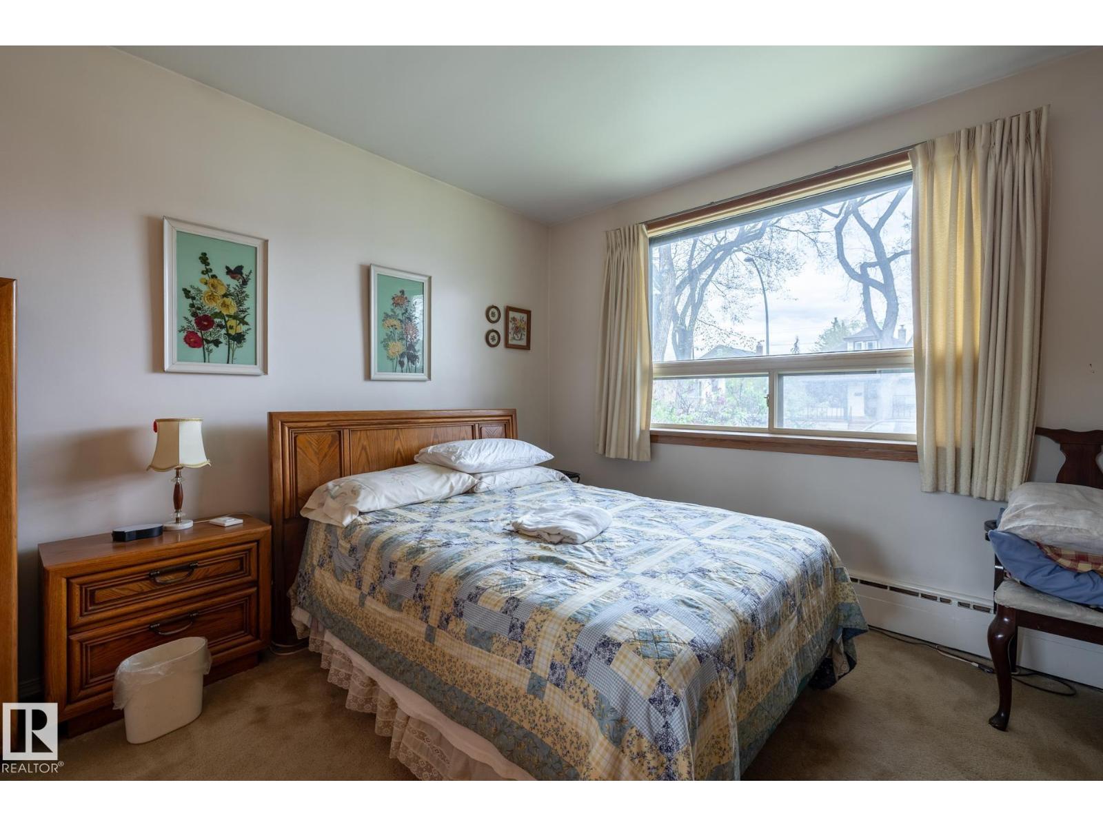9839 81 AV NW - 13