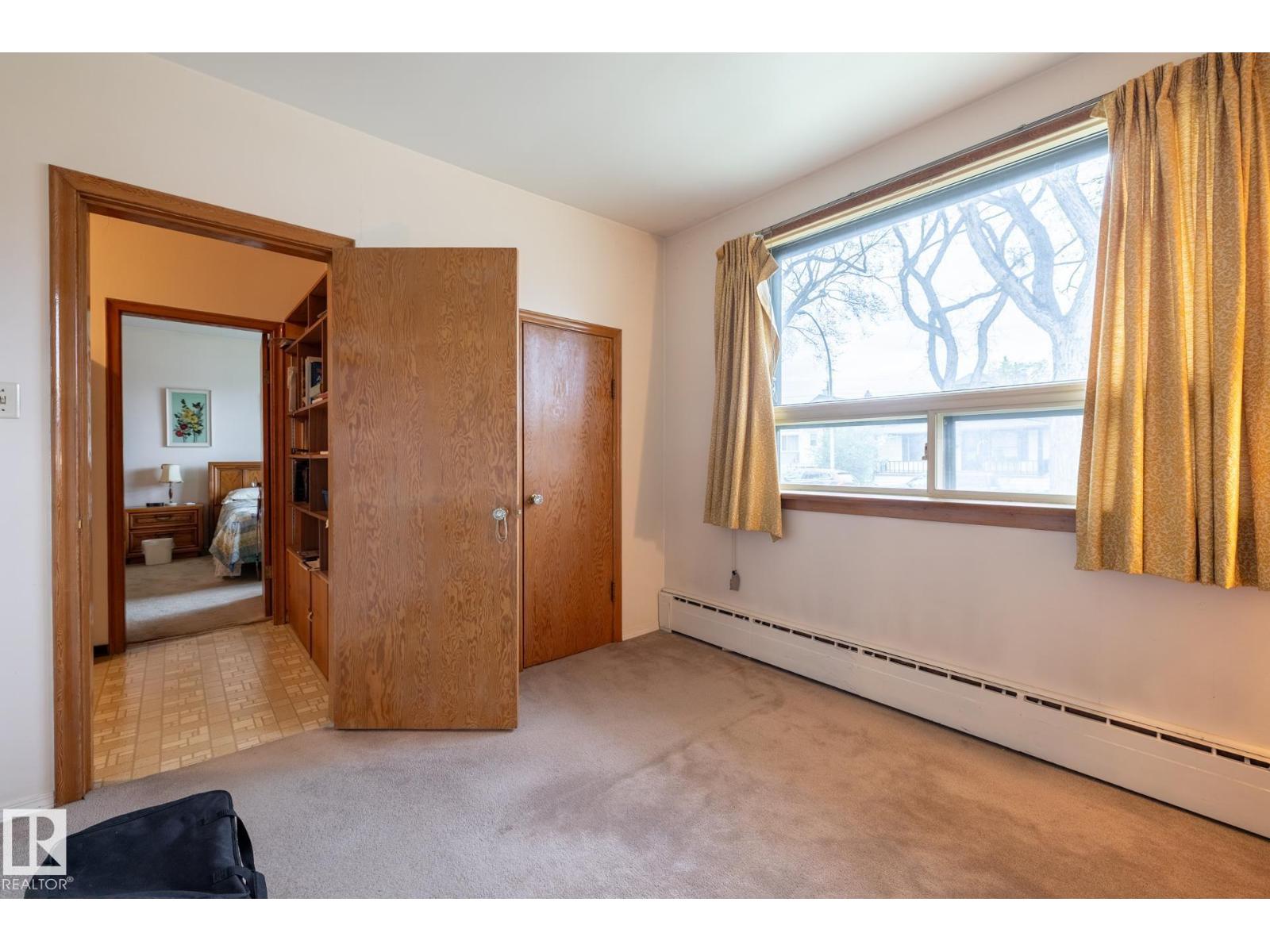 9839 81 AV NW - 15