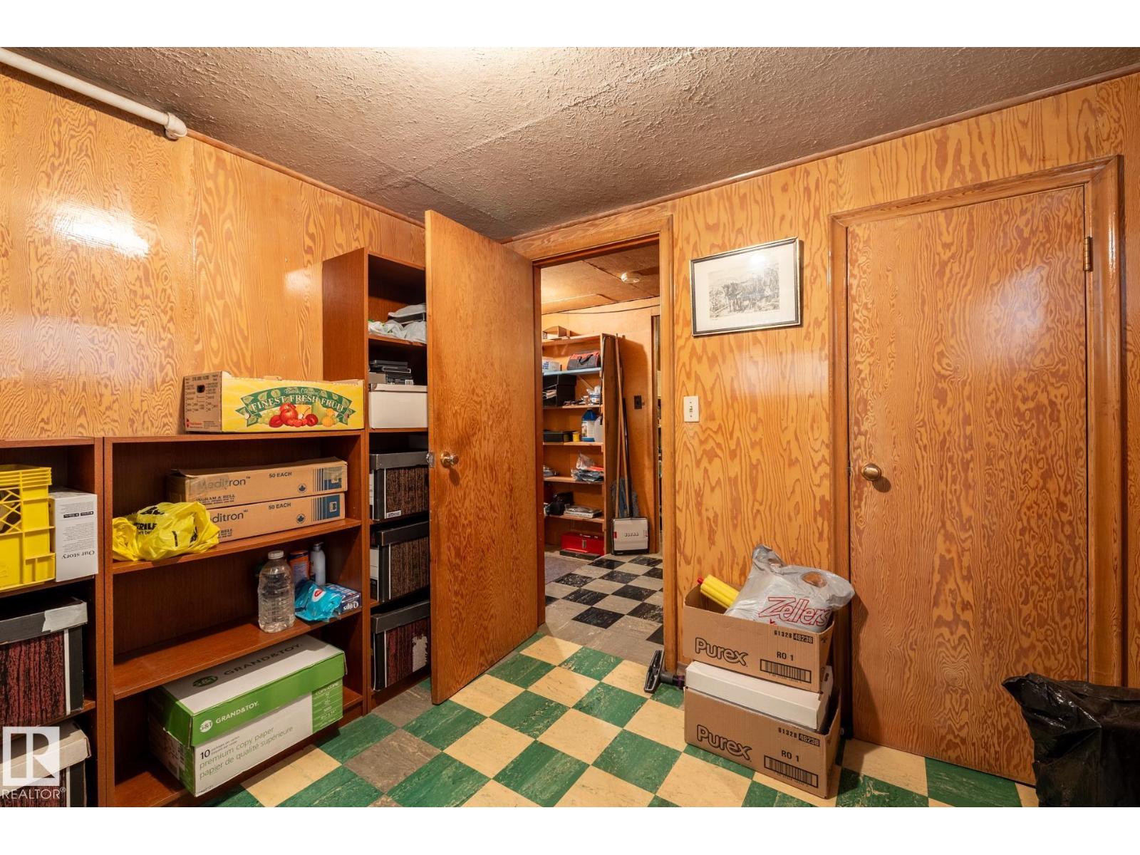 9839 81 AV NW - 19