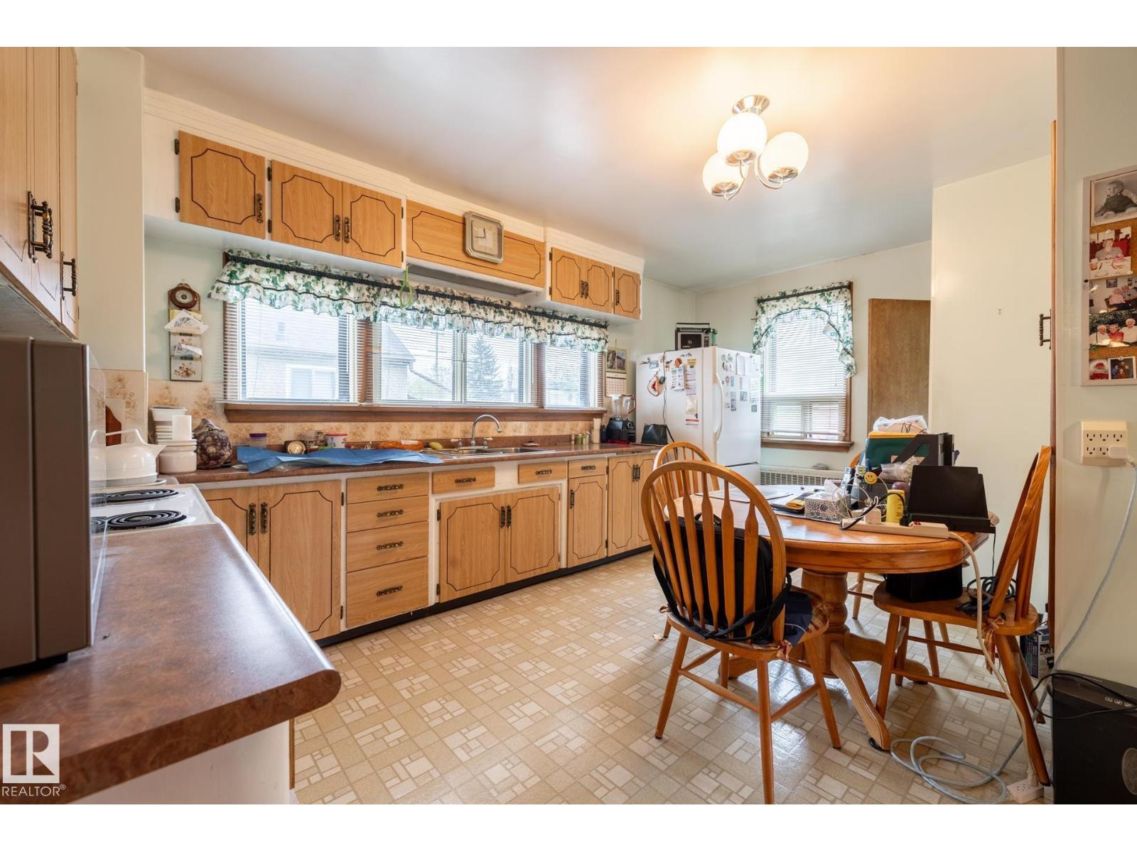 9839 81 AV NW - Image 2