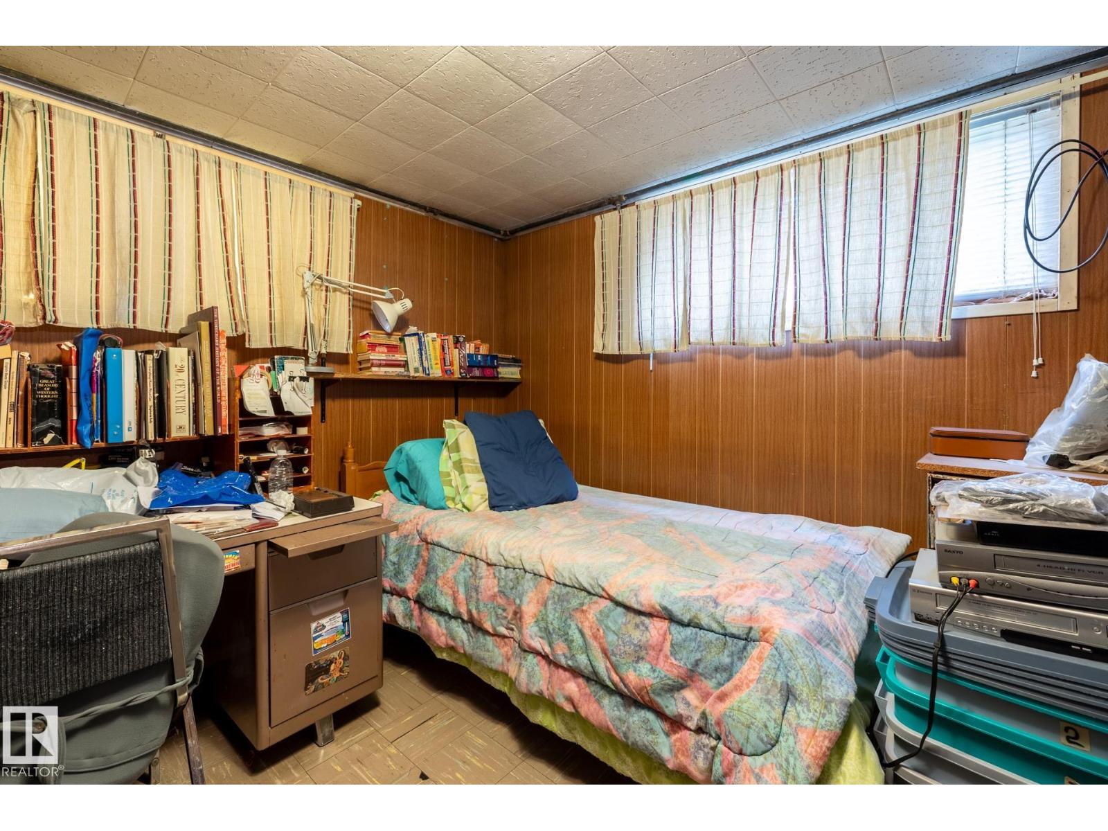 9839 81 AV NW - 20