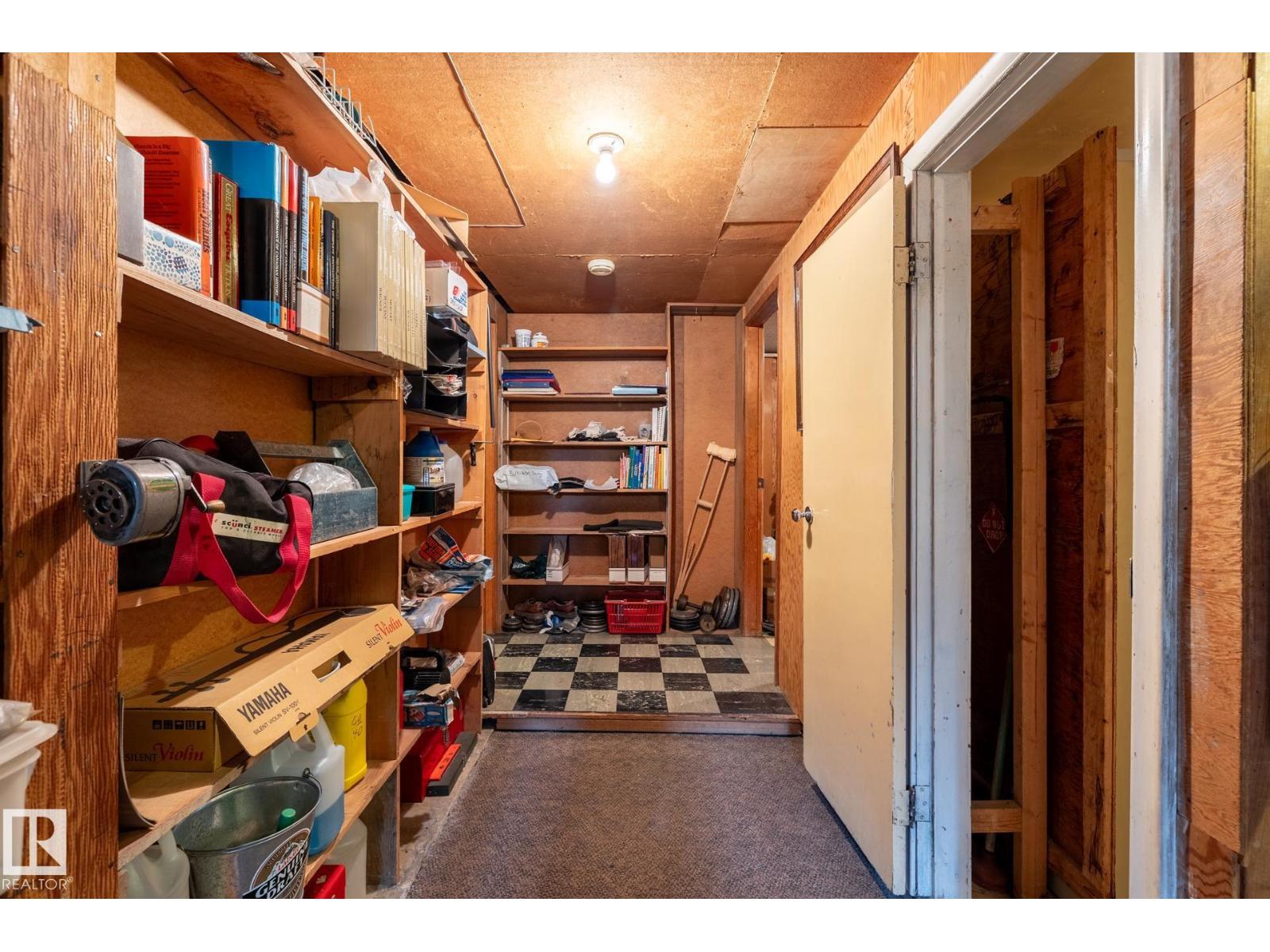 9839 81 AV NW - 22