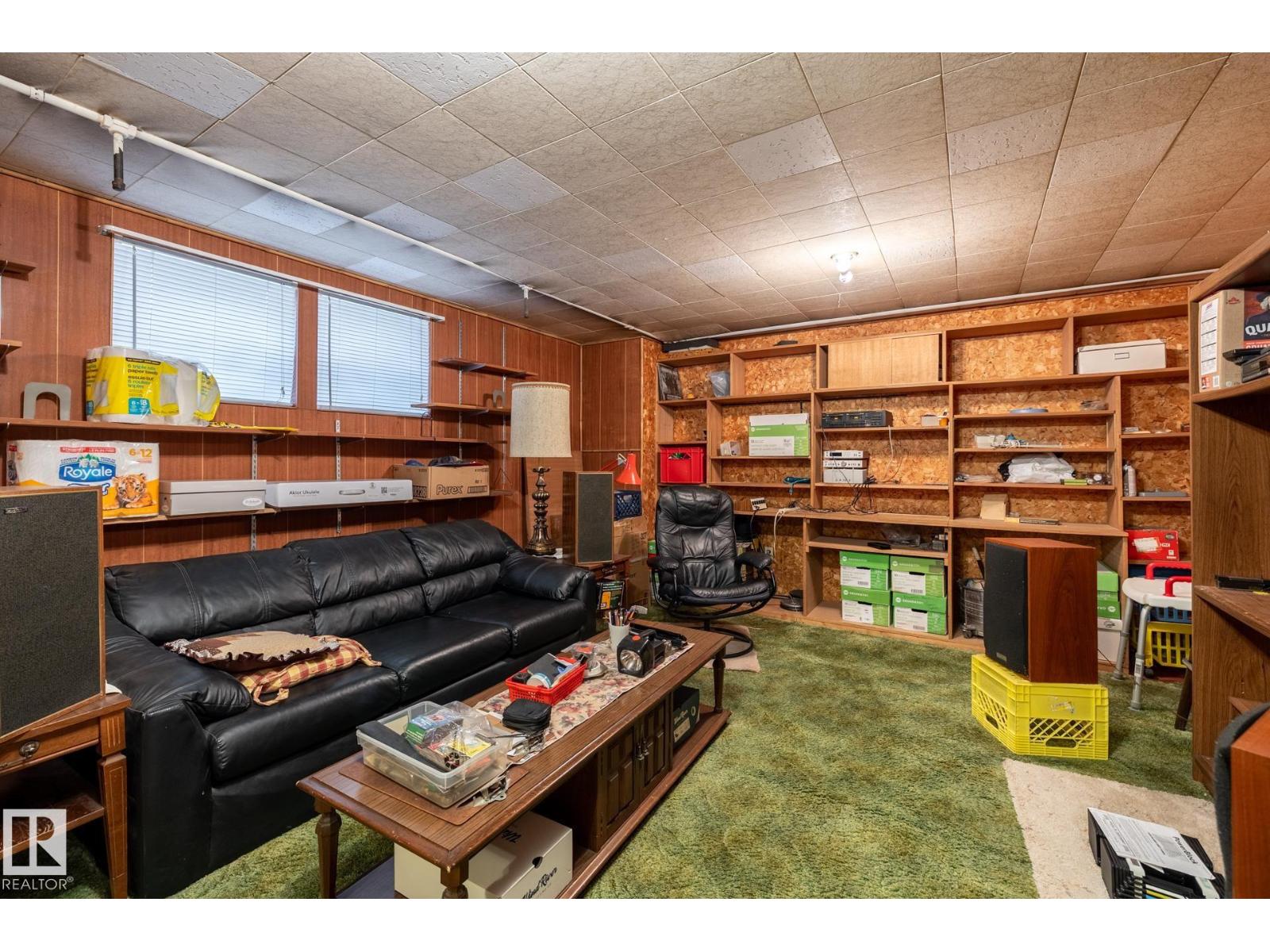 9839 81 AV NW - 23