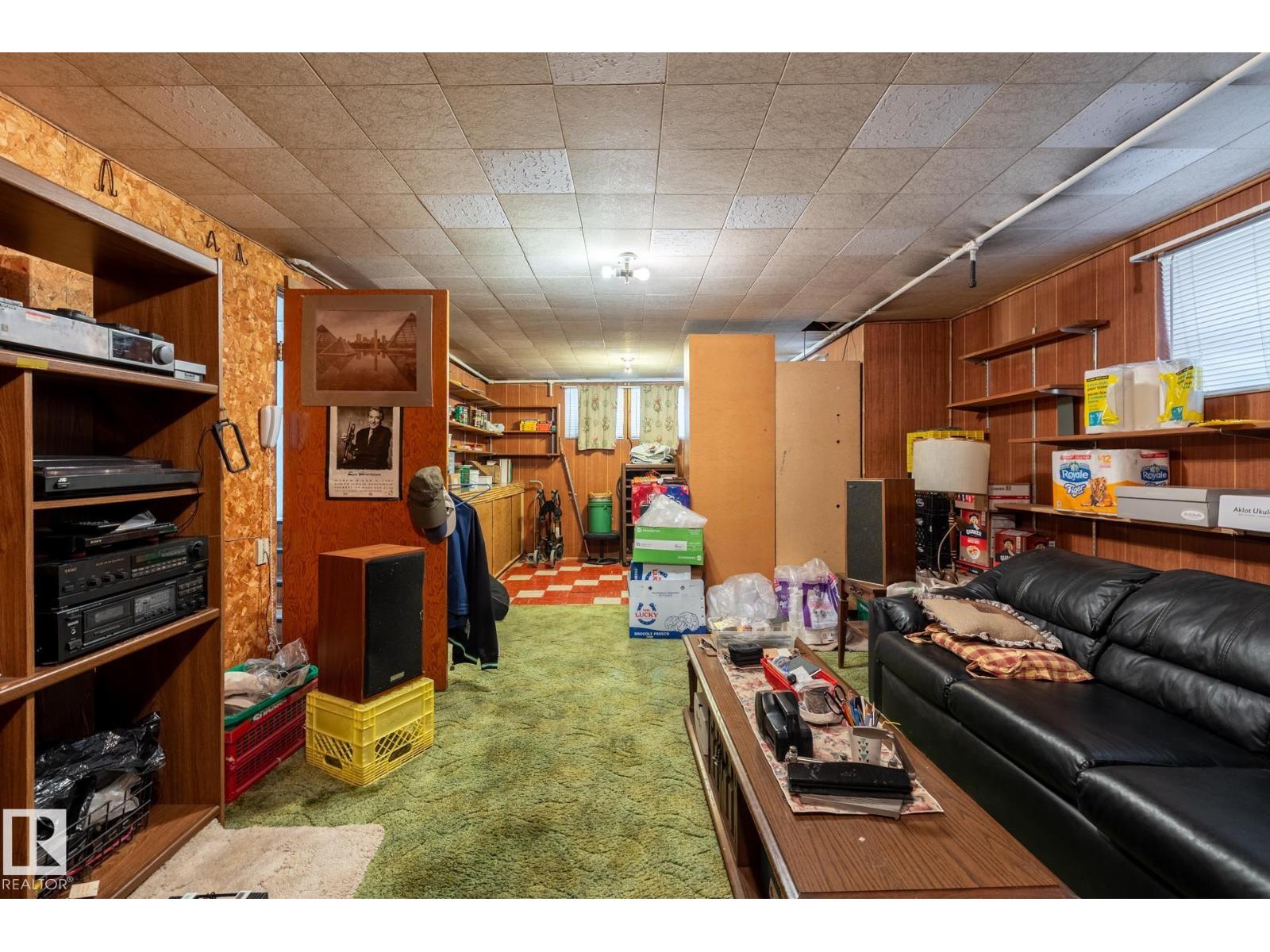 9839 81 AV NW - 24