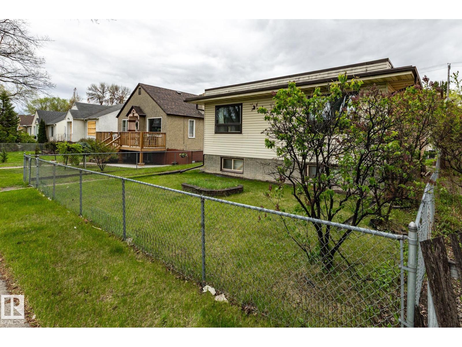 9839 81 AV NW - 33