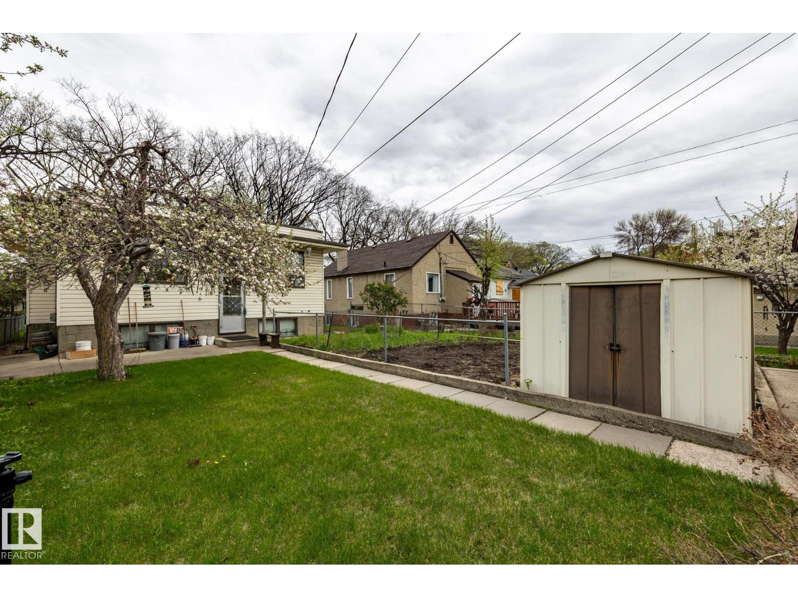 9839 81 AV NW - 34