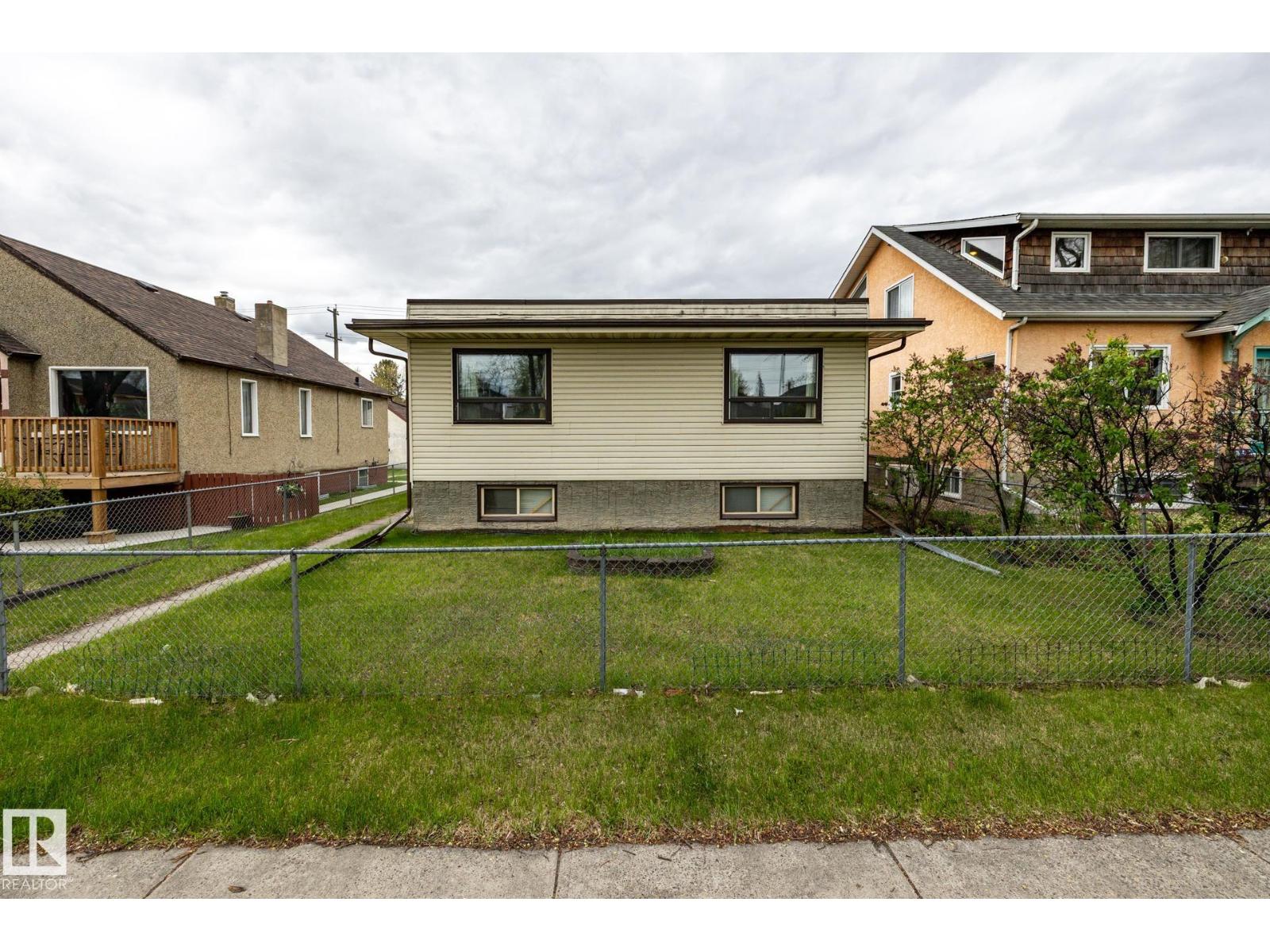 9839 81 AV NW - 37