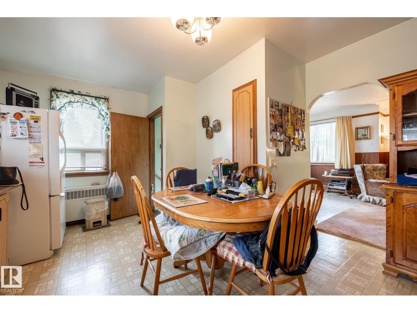 9839 81 AV NW - 5