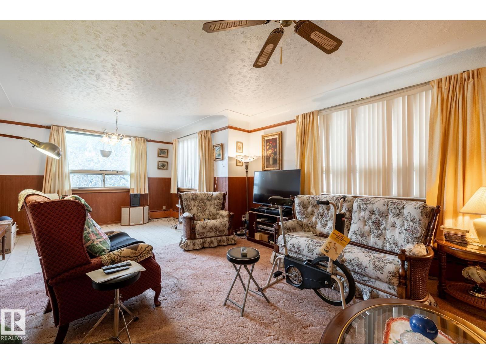9839 81 AV NW - 7