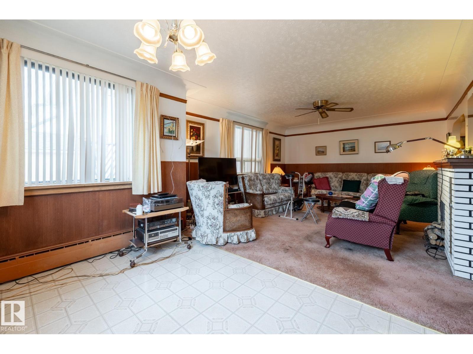9839 81 AV NW - 9