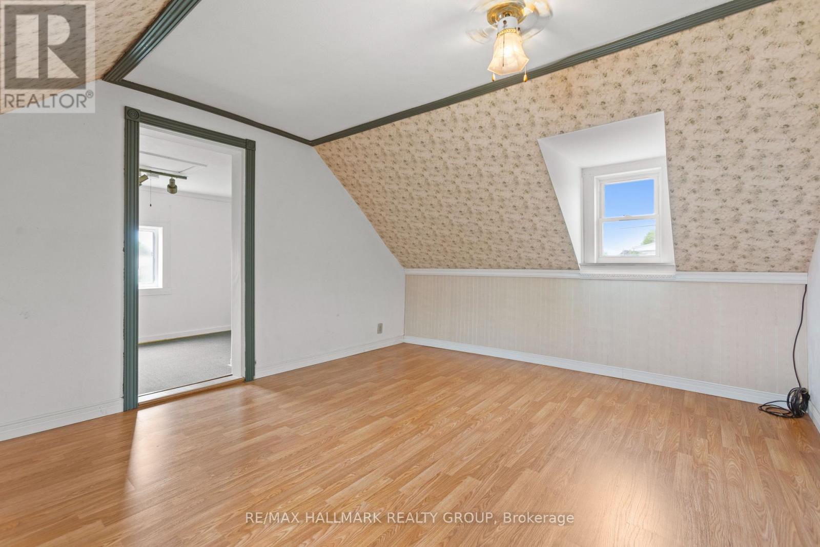 1274 MAIN STREET E - 12