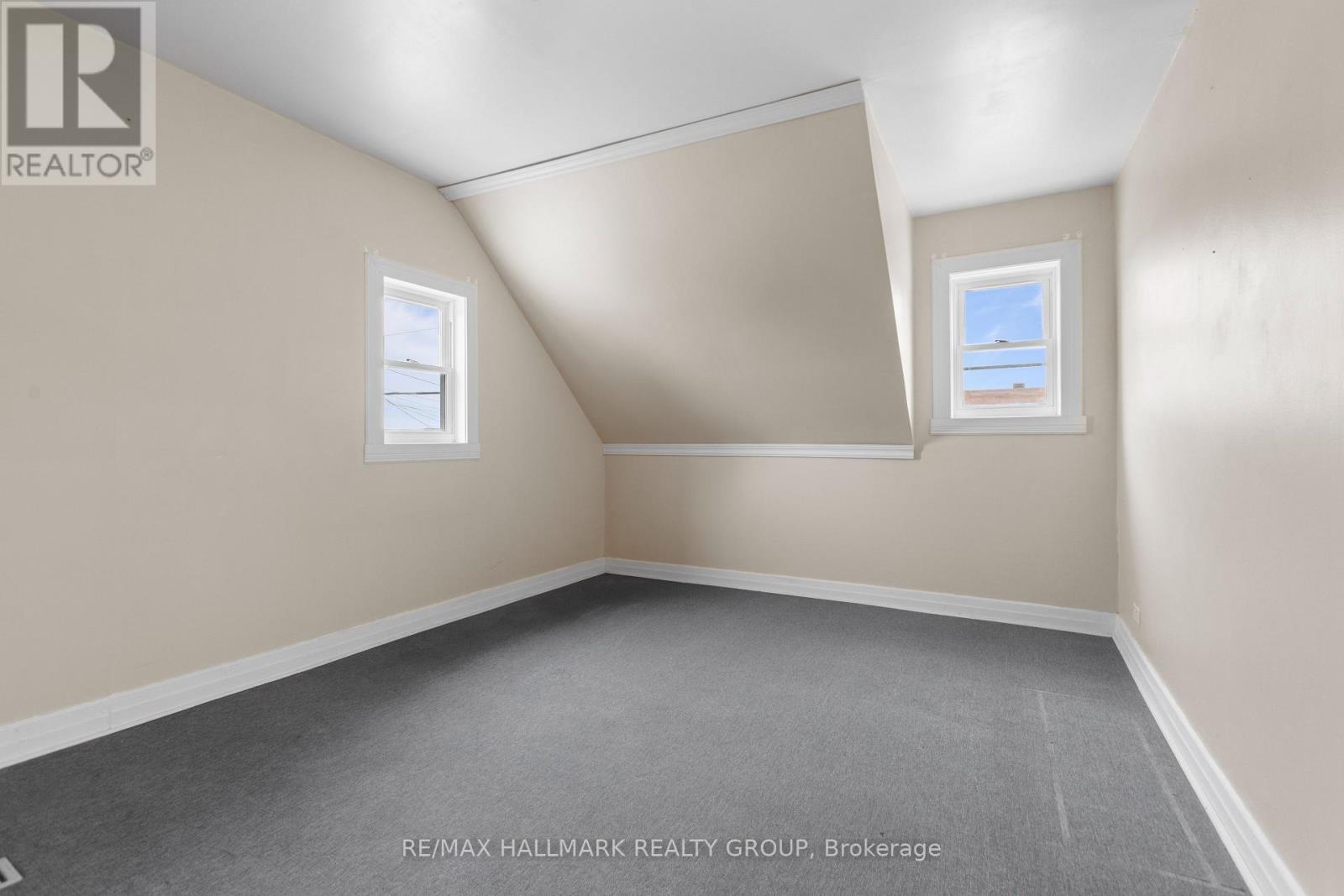 1274 MAIN STREET E - 16