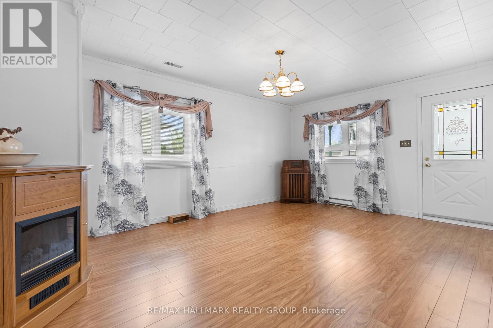 1274 MAIN STREET E - 26
