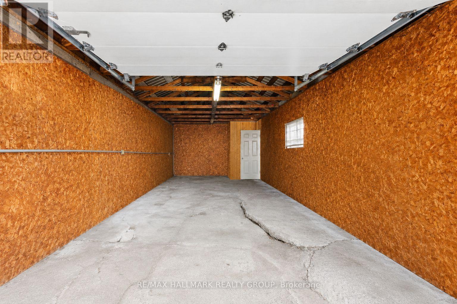 1274 MAIN STREET E - 31