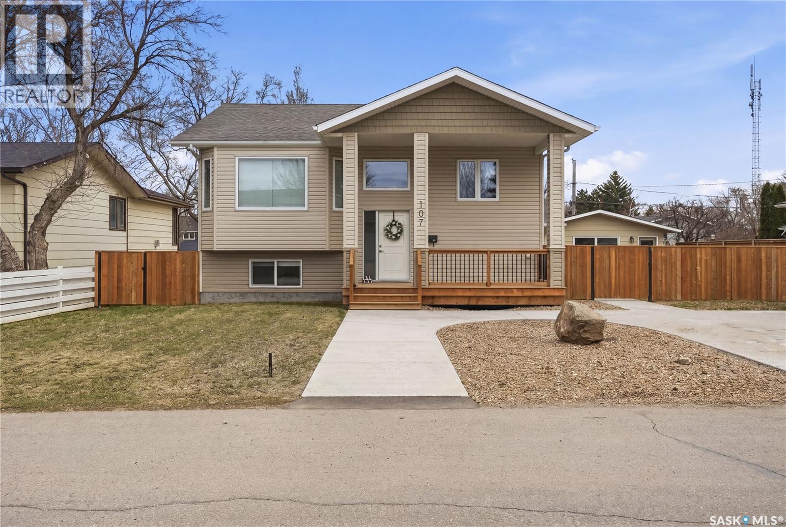 107 Valleyview DRIVE - 1