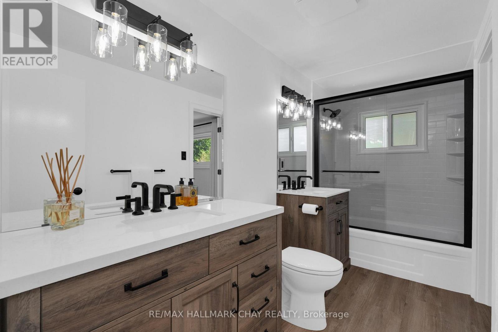 15 CROSSBOW CRESCENT - 21
