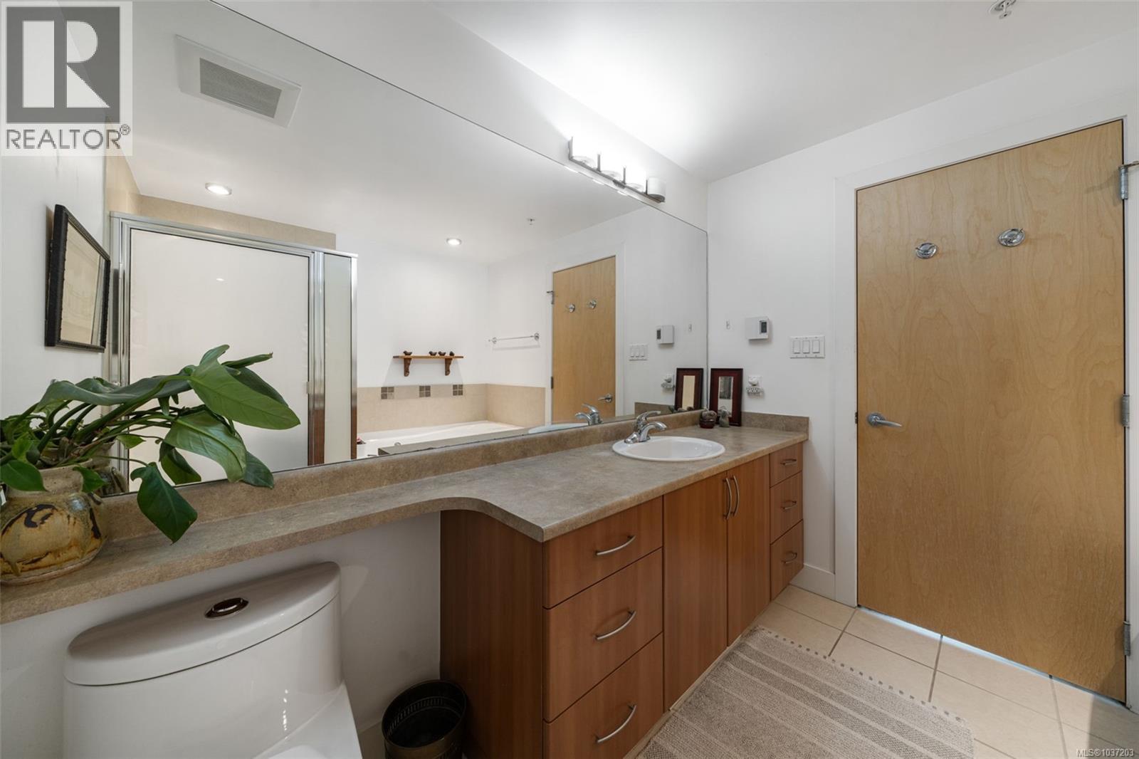 #305 300 Waterfront Cres - 17
