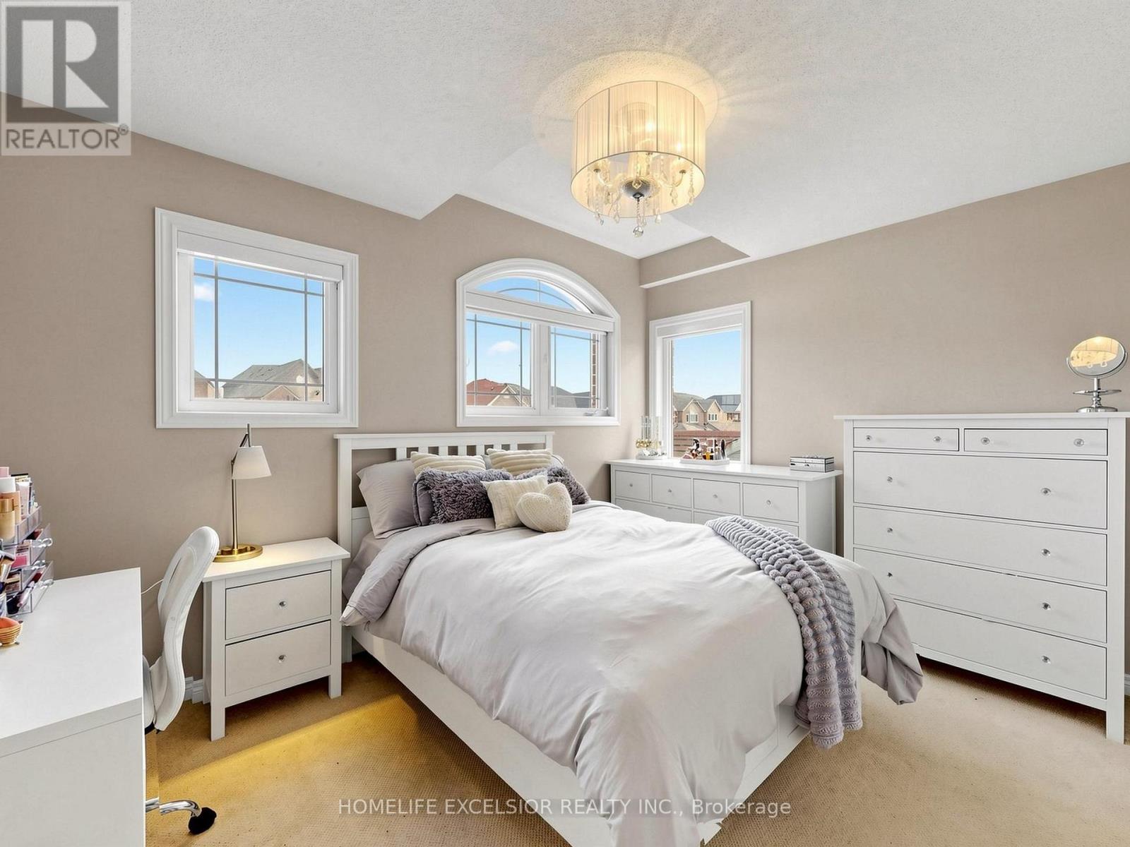 6 LADY GWILLIM AVENUE - 31