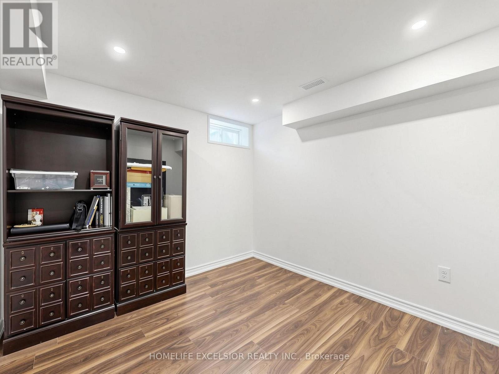 6 LADY GWILLIM AVENUE - 43