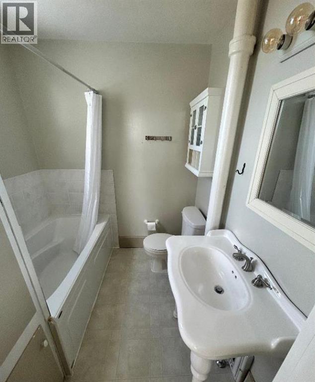 Main bathroom