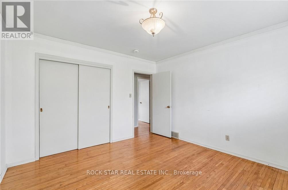 29 HEATHER COURT - 13