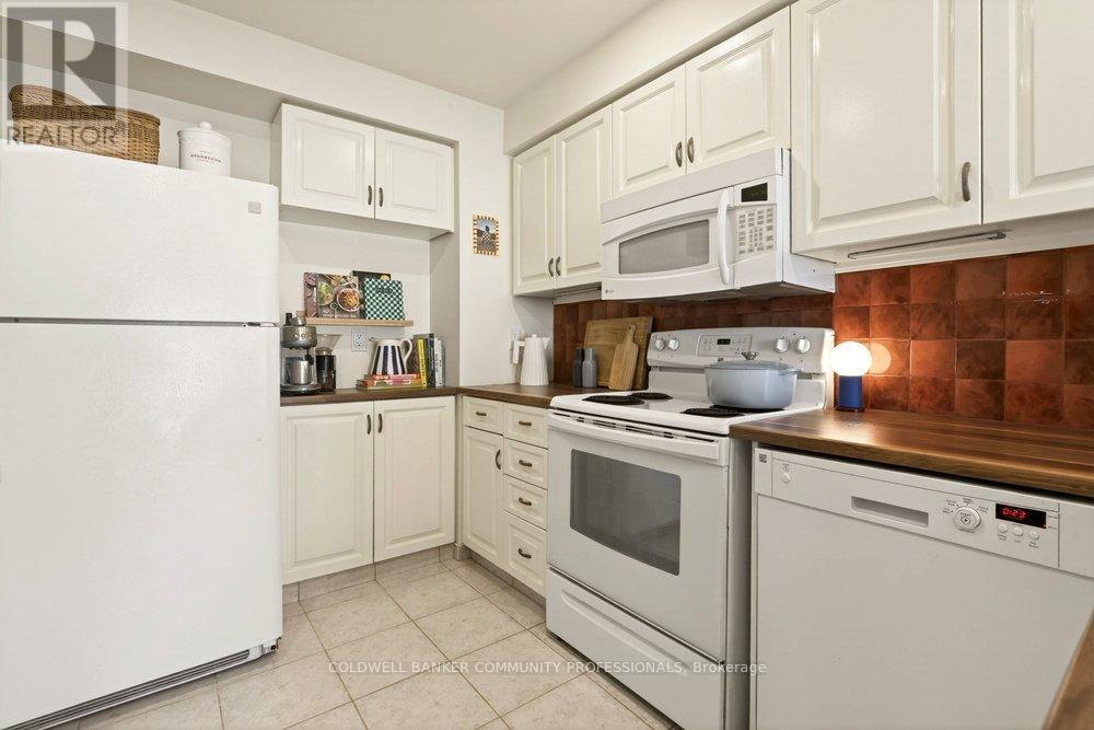 #20 10 HUNTINGWOOD AVENUE - 11