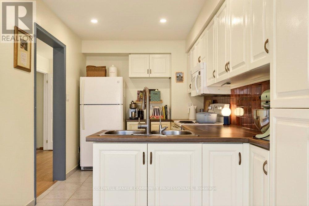 #20 10 HUNTINGWOOD AVENUE - 12