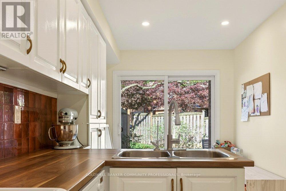 #20 10 HUNTINGWOOD AVENUE - 13