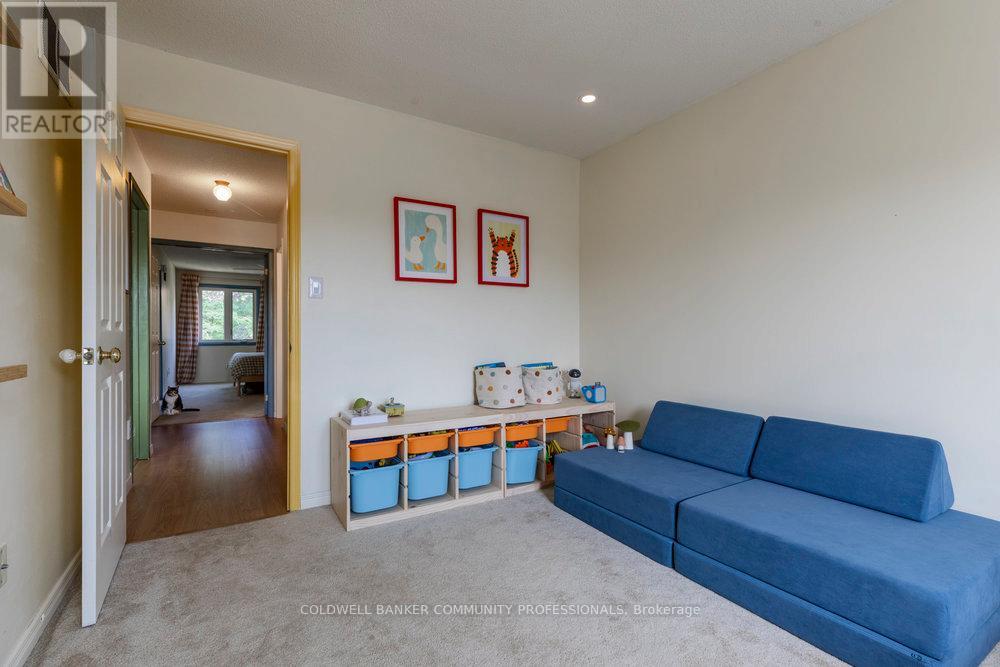 #20 10 HUNTINGWOOD AVENUE - 23