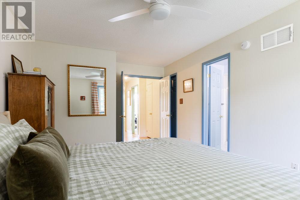 #20 10 HUNTINGWOOD AVENUE - 32