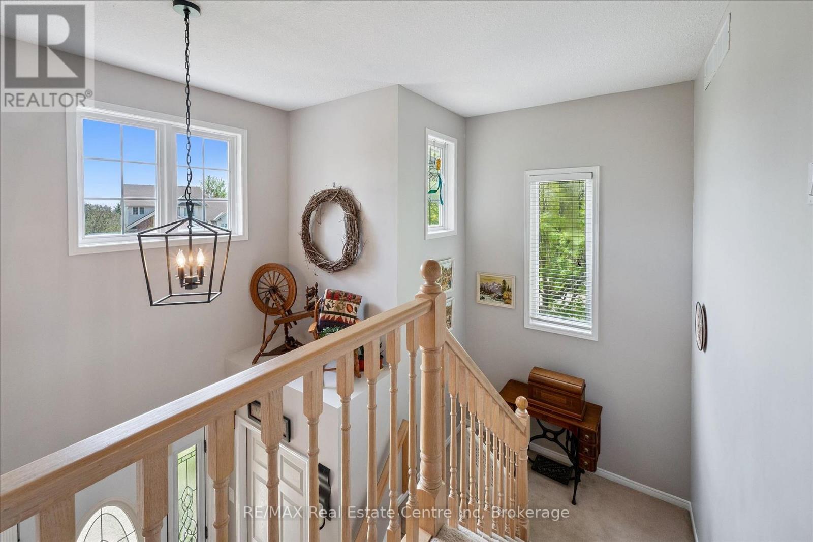 332 DANIEL CRESCENT - 22