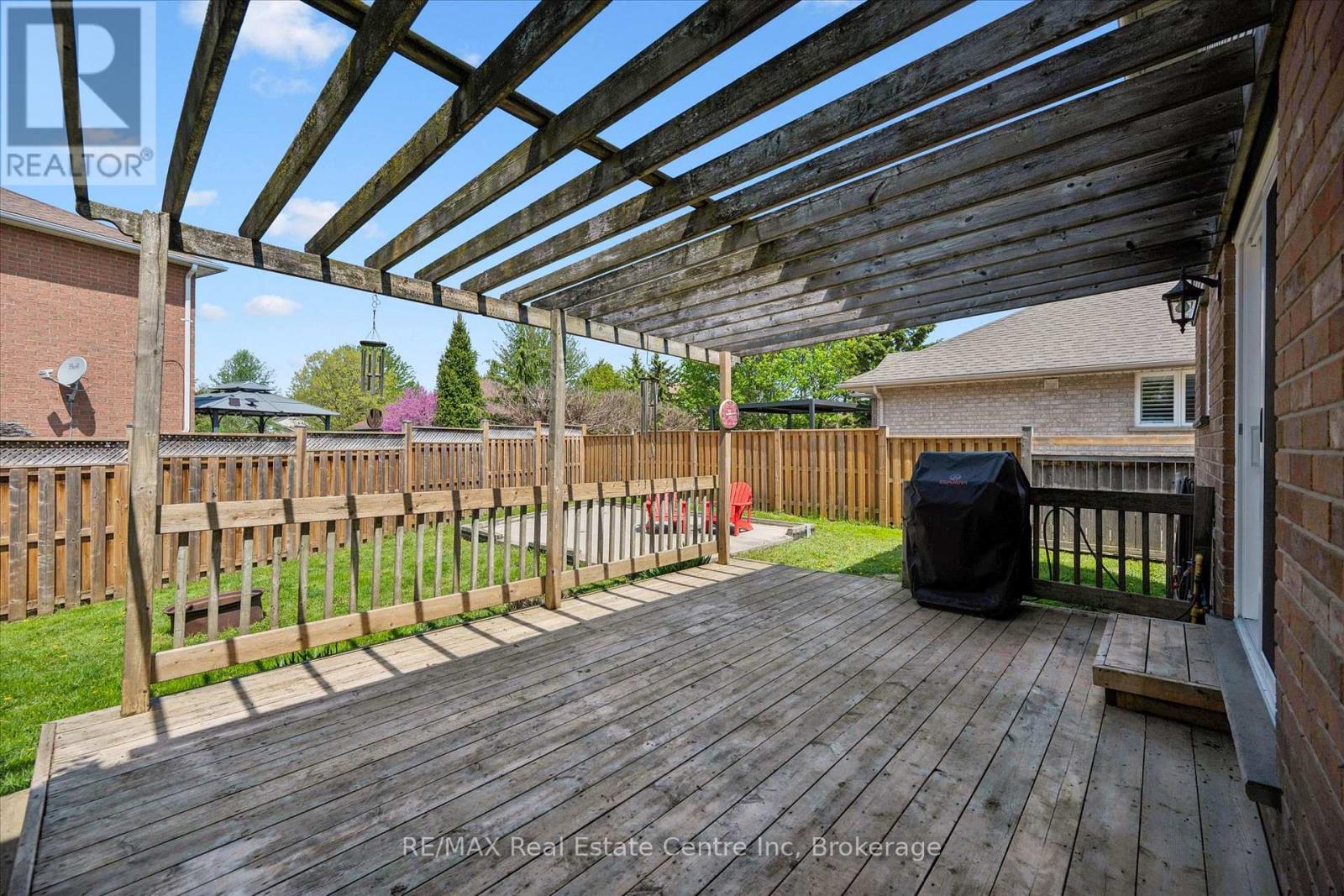 332 DANIEL CRESCENT - 40