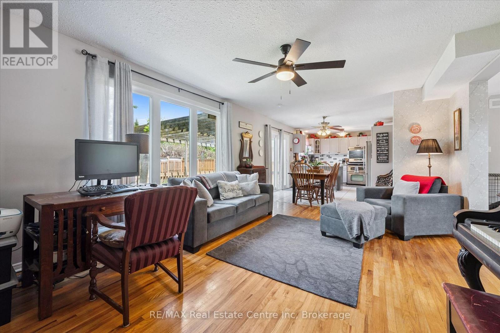 332 DANIEL CRESCENT - 9
