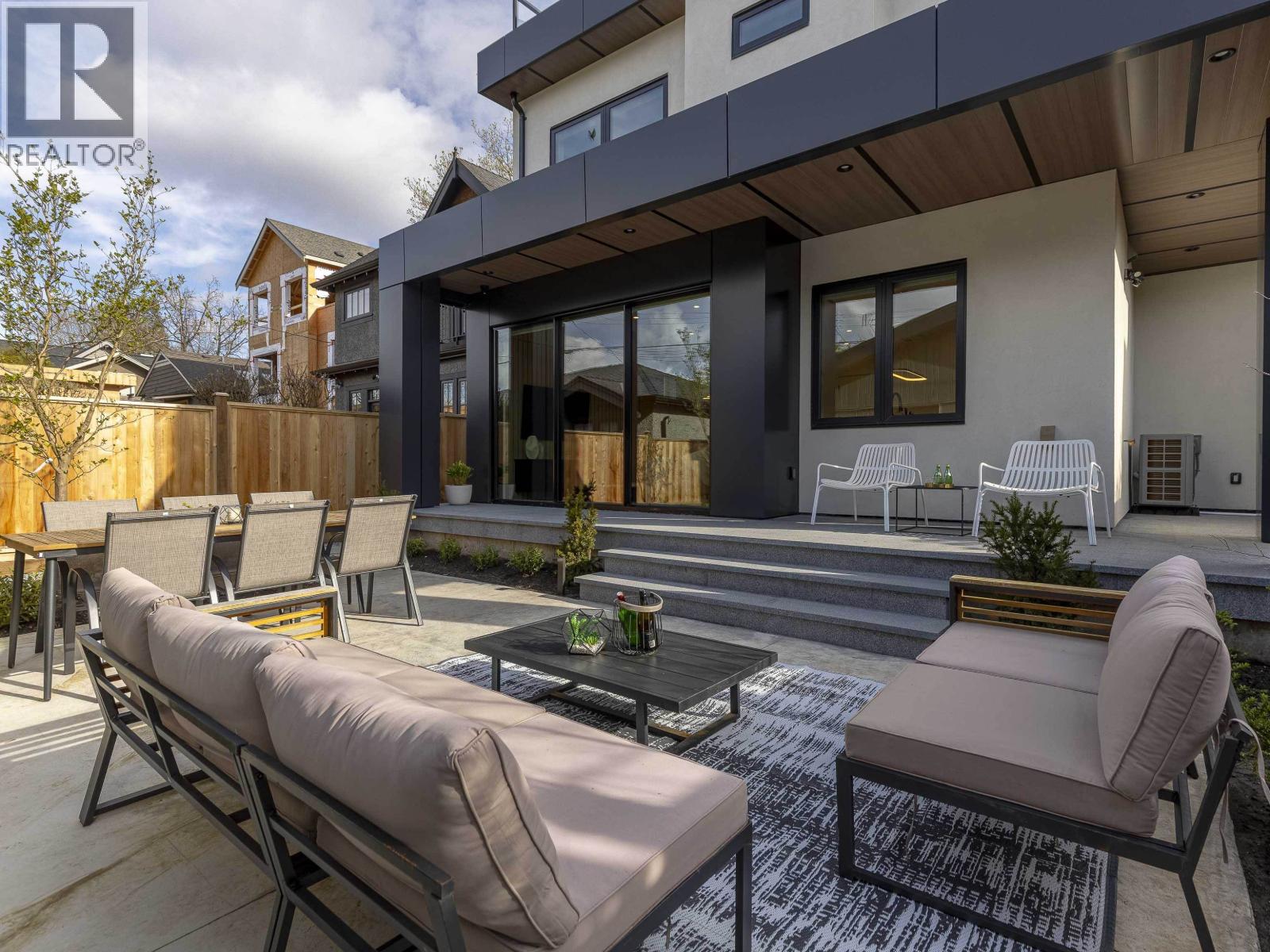 2 3255 W 13TH AVENUE, Vancouver