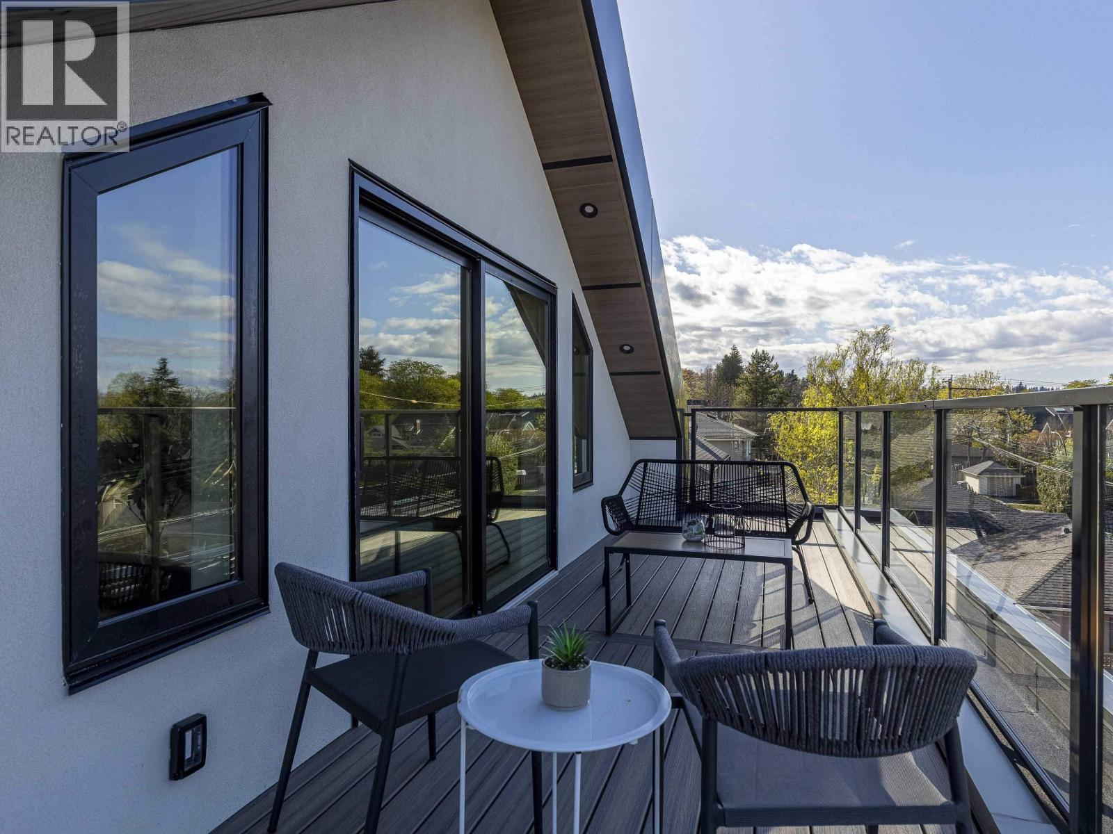 2 3255 W 13TH AVENUE, Vancouver