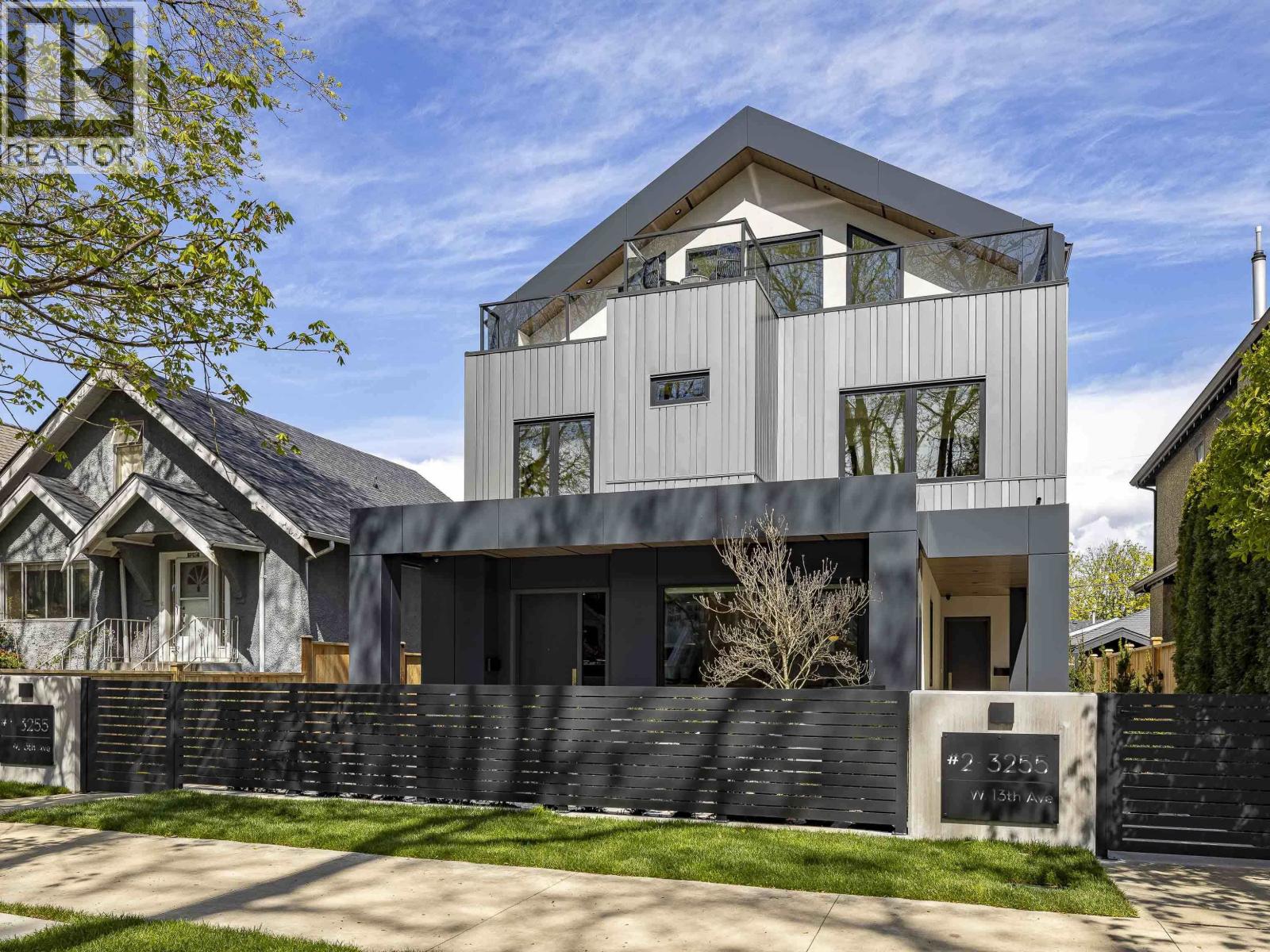 2 3255 W 13TH AVENUE, Vancouver
