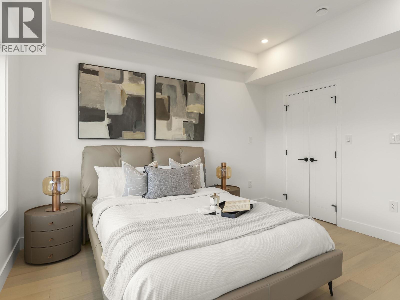 2 3255 W 13TH AVENUE, Vancouver