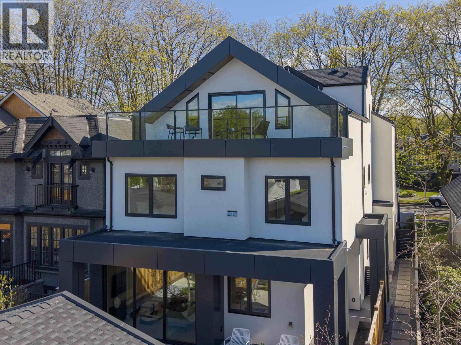 2 3255 W 13TH AVENUE, Vancouver