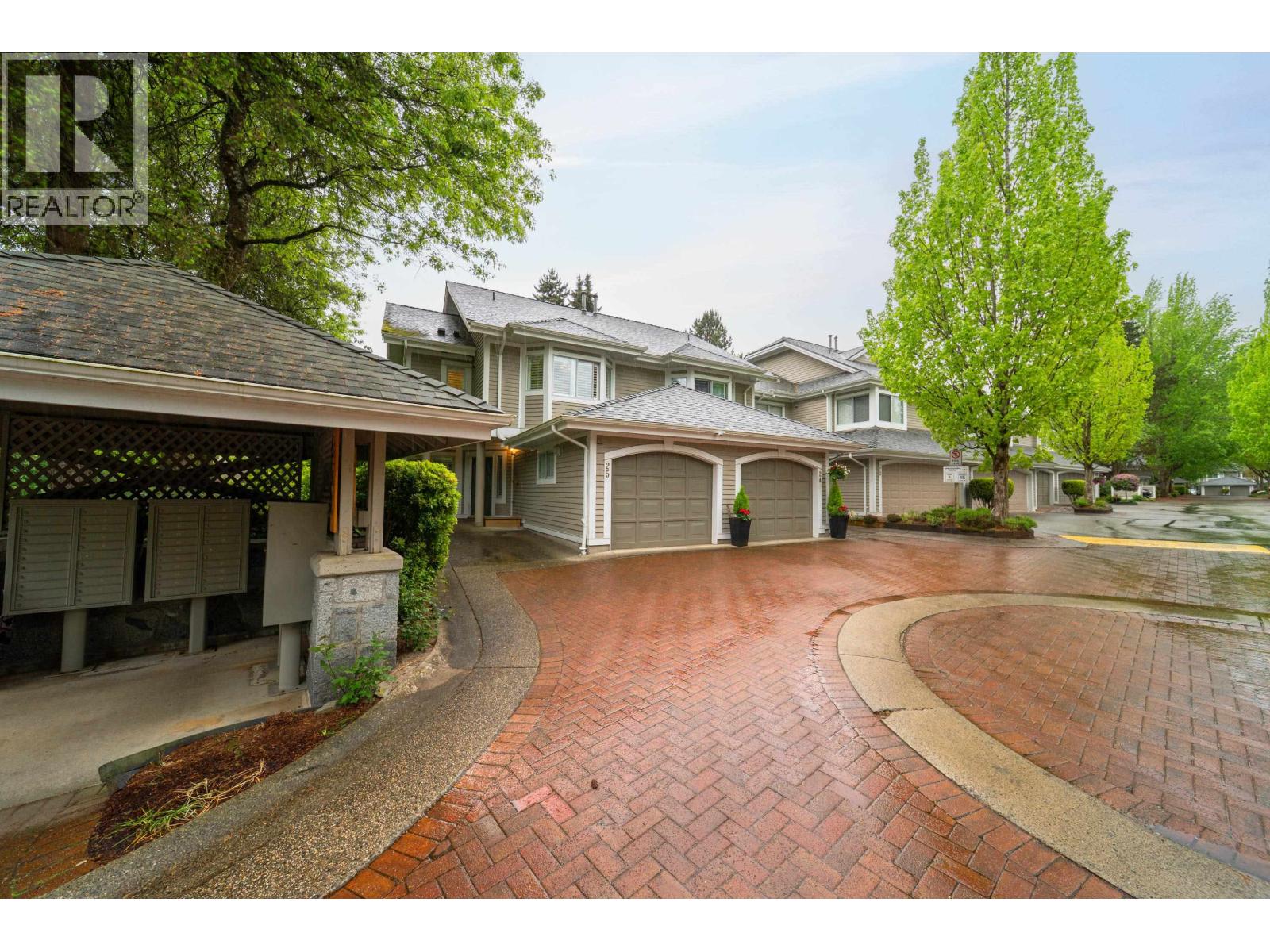 25 650 ROCHE POINT DRIVE — photo 2