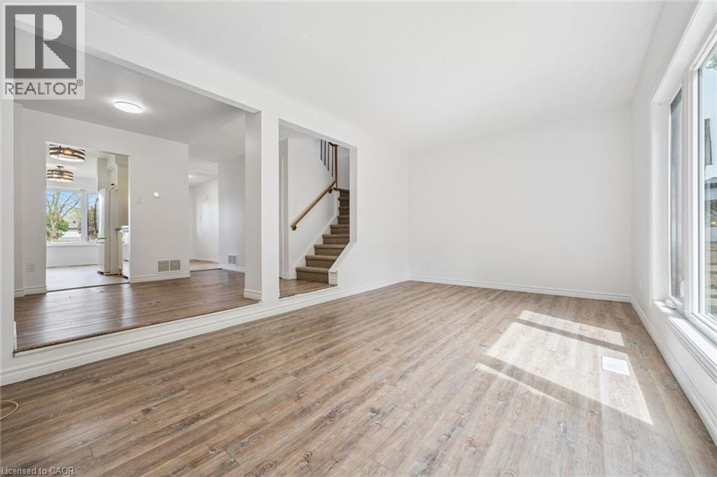 2432 MALCOLM Crescent - 14