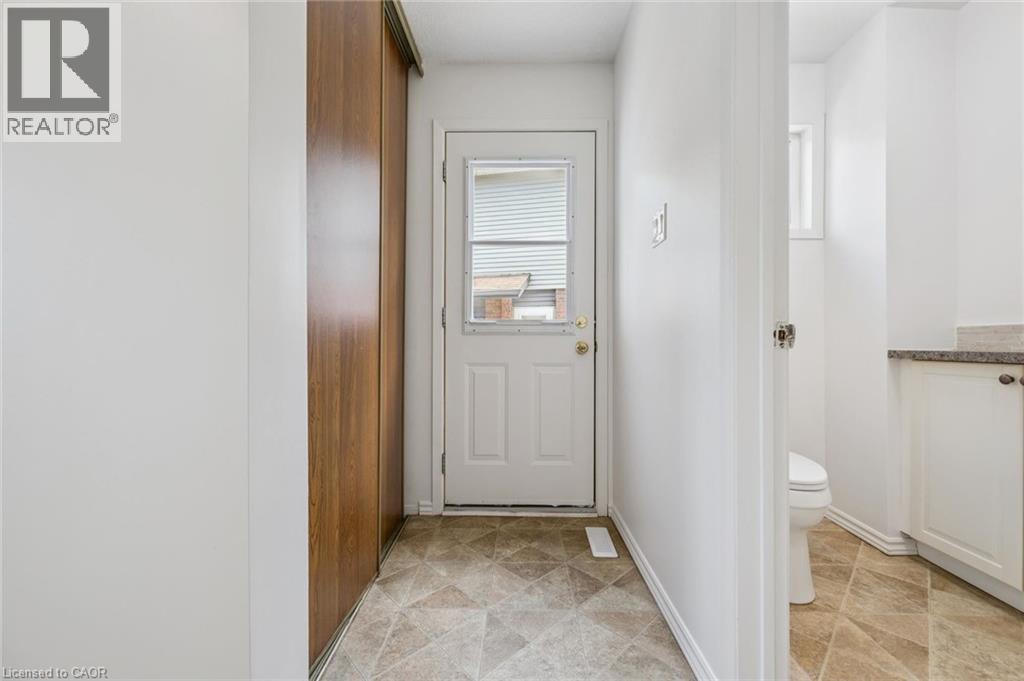 2432 MALCOLM Crescent - 17