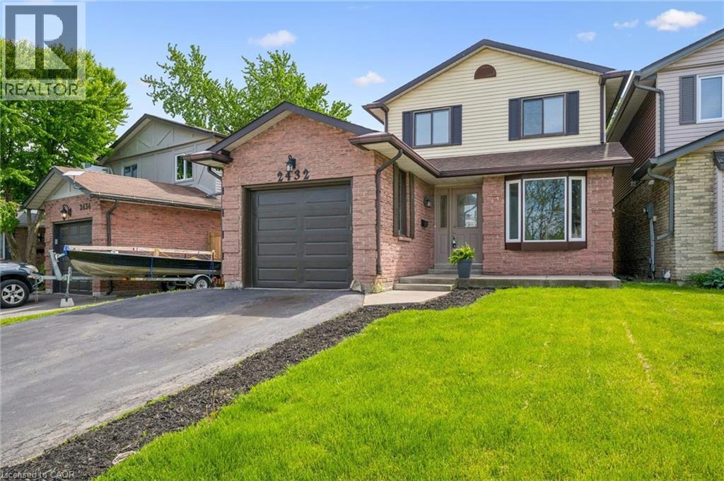 2432 MALCOLM Crescent - 2