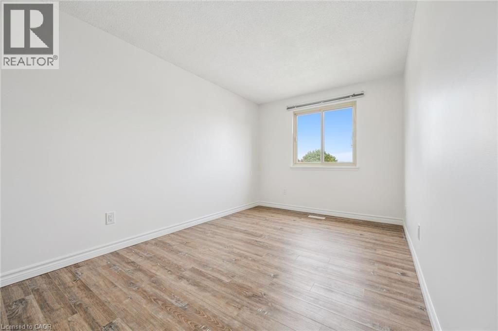 2432 MALCOLM Crescent - 23