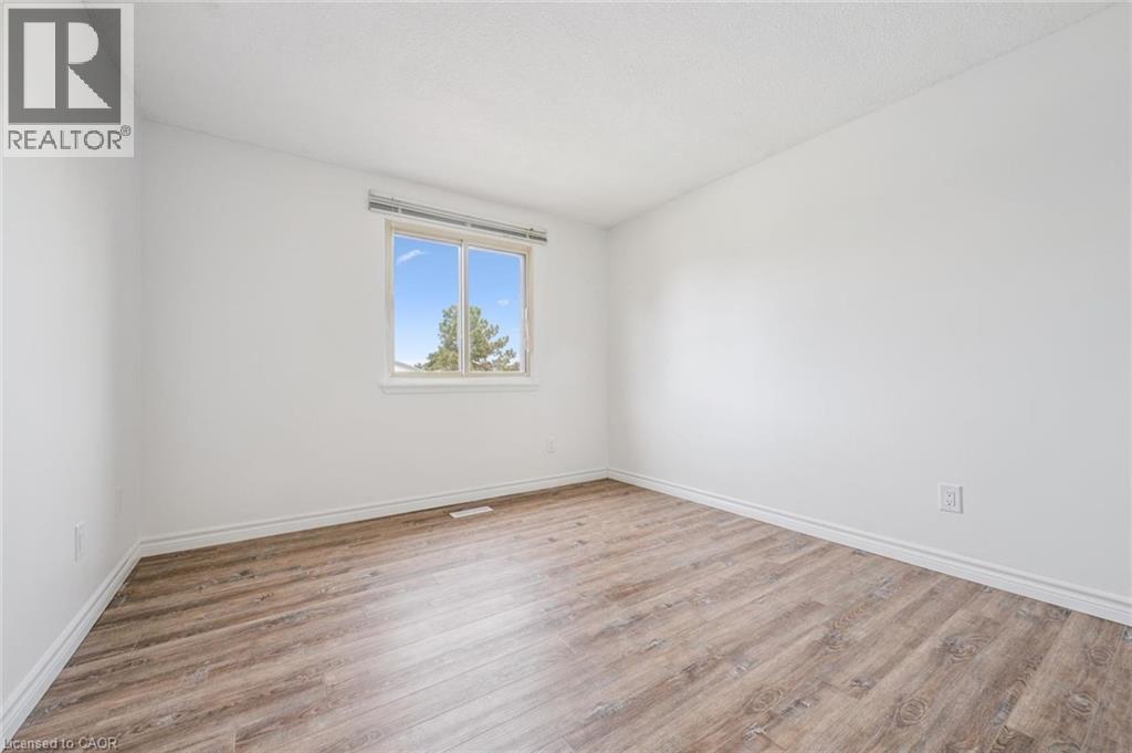 2432 MALCOLM Crescent - 25