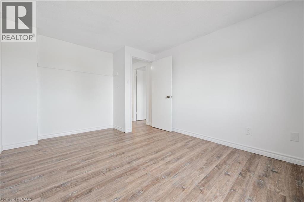 2432 MALCOLM Crescent - 26