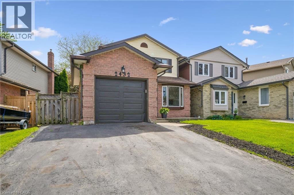 2432 MALCOLM Crescent - 3