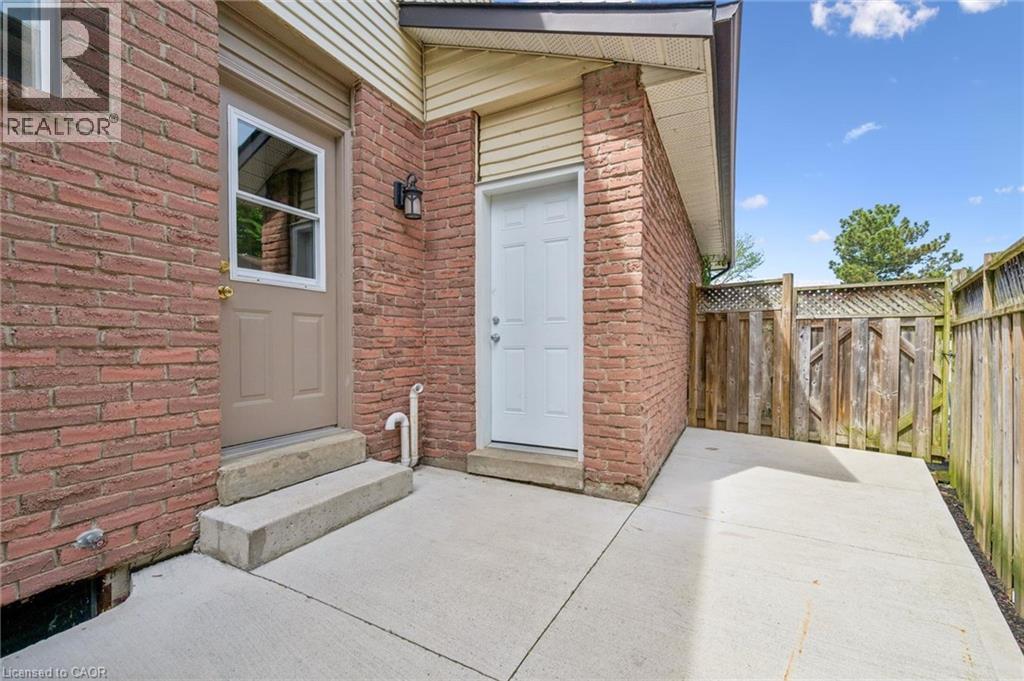 2432 MALCOLM Crescent - 35
