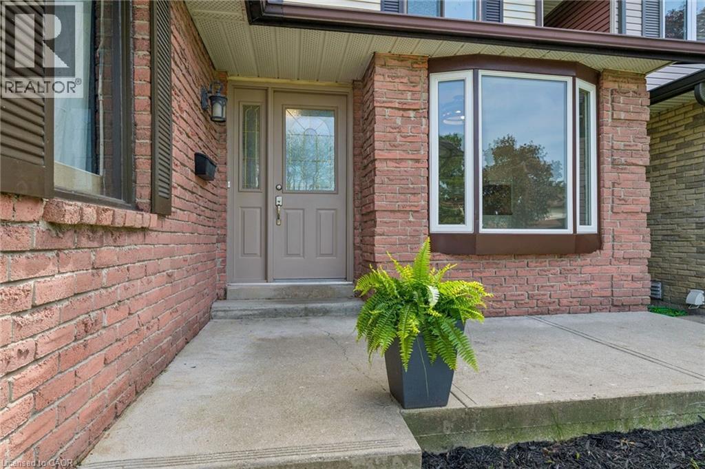 2432 MALCOLM Crescent - 4