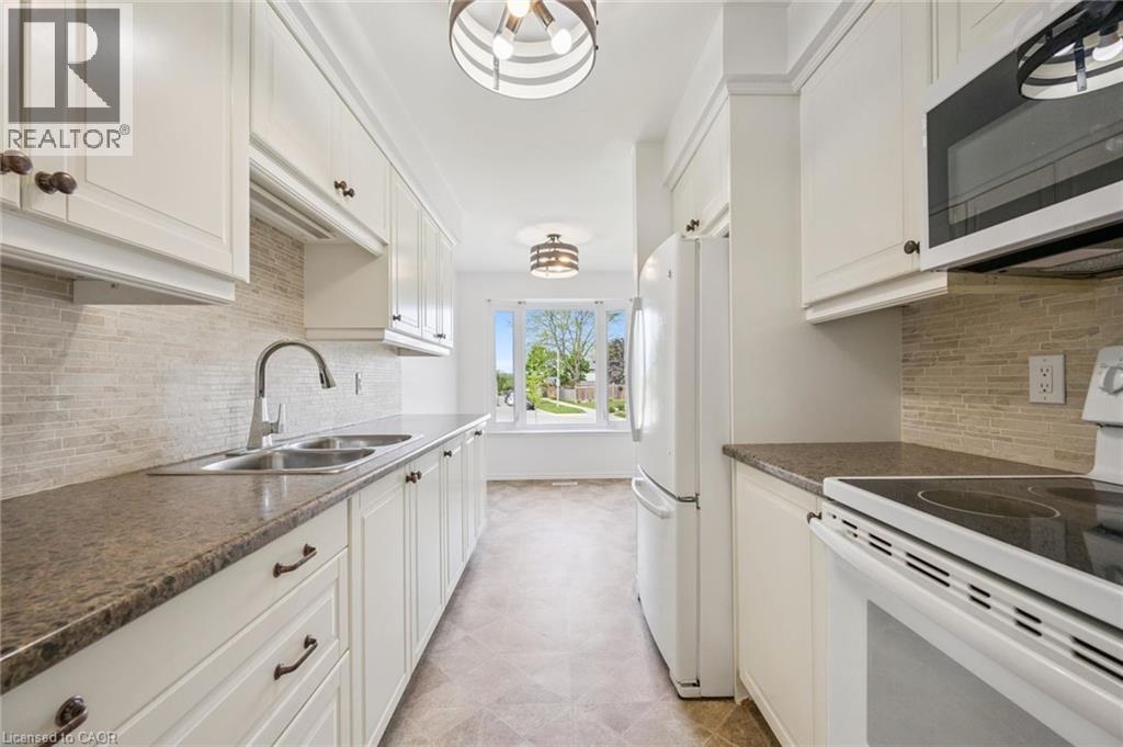 2432 MALCOLM Crescent - 9
